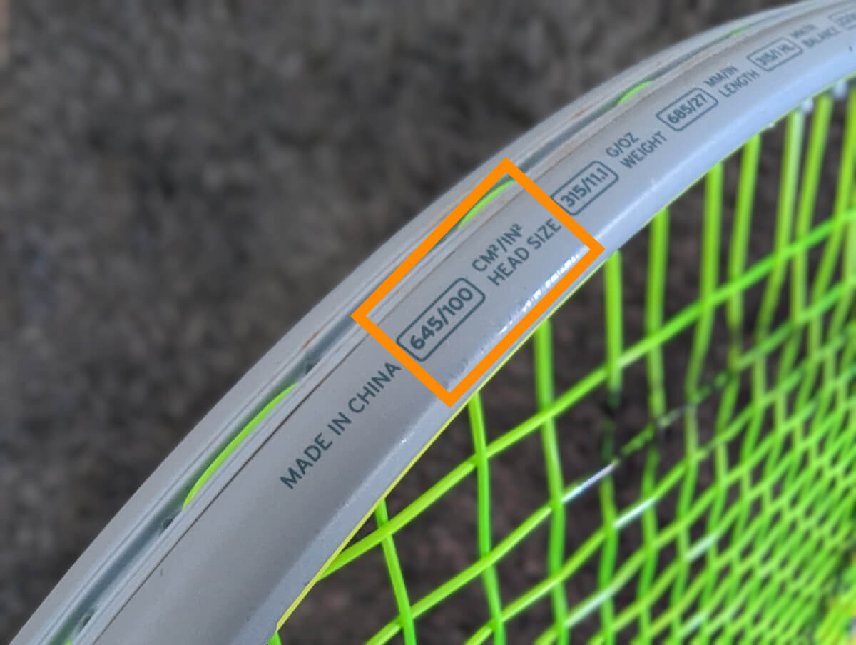 wo man die schlägerkopfgröße auf einem tennisschläger erkennt